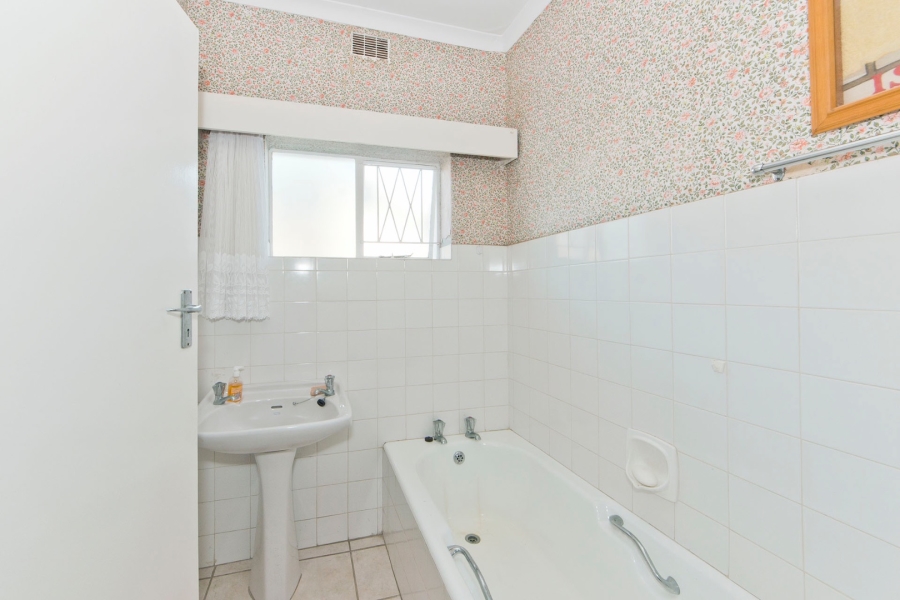 3 Bedroom Property for Sale in Leisure Isle Western Cape
